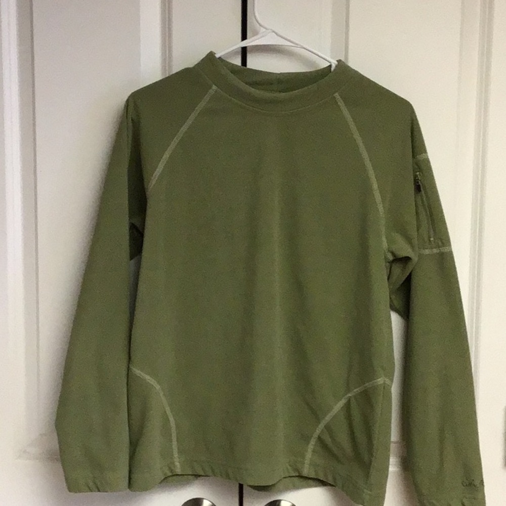 Women’s Cabela’s pull over plush top/sweatshirt.